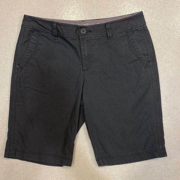 Eddie Bauer slightly curvy dark gray shorts size 4 - Picture 1 of 6